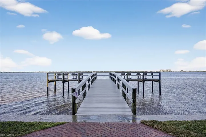 Community pier