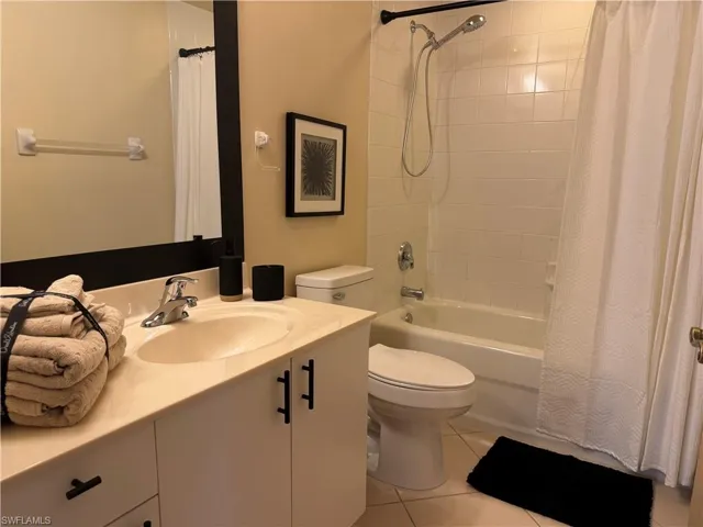 7839 Regal Heron Cir # 202, Naples, Florida 34104