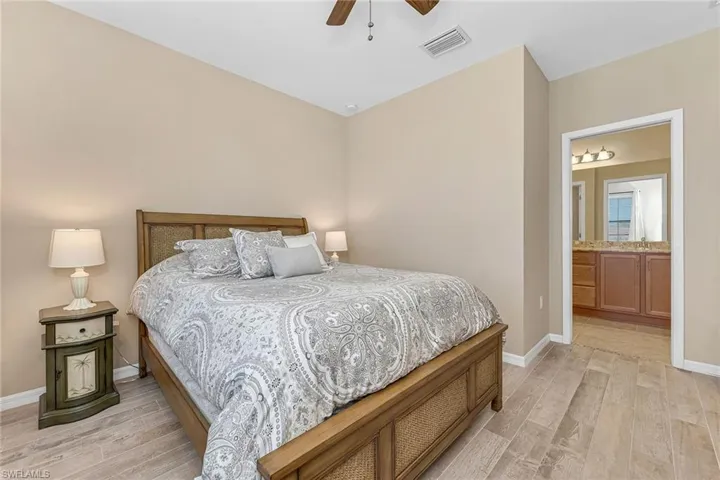 1431  Santiago  CIR, Naples, FL 34113