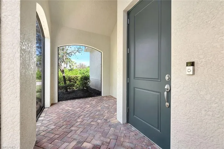 1431  Santiago  CIR, Naples, FL 34113