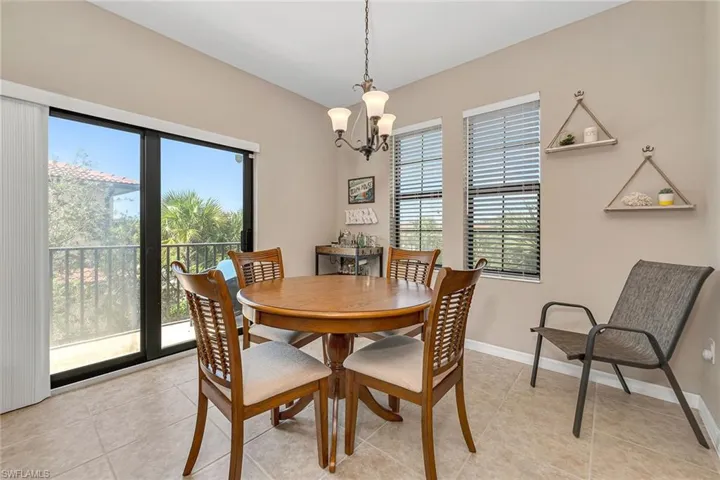 1431  Santiago  CIR, Naples, FL 34113