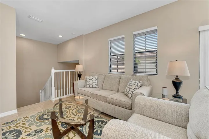 1431  Santiago  CIR, Naples, FL 34113