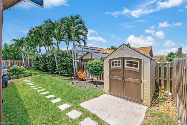 View of yard featuring a storage shed