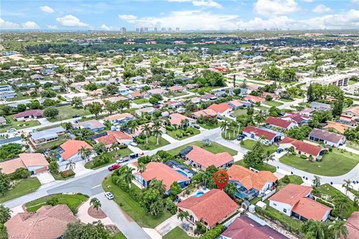 Birds eye view of property