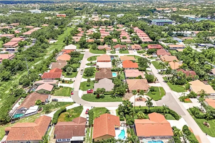 Birds eye view of property