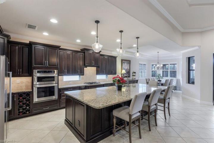 Kitchen & Dining