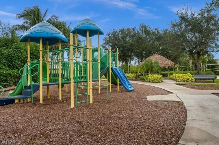 2934 Citrus St, Naples, Florida. Esperanza Bustamante, Listing Agent.