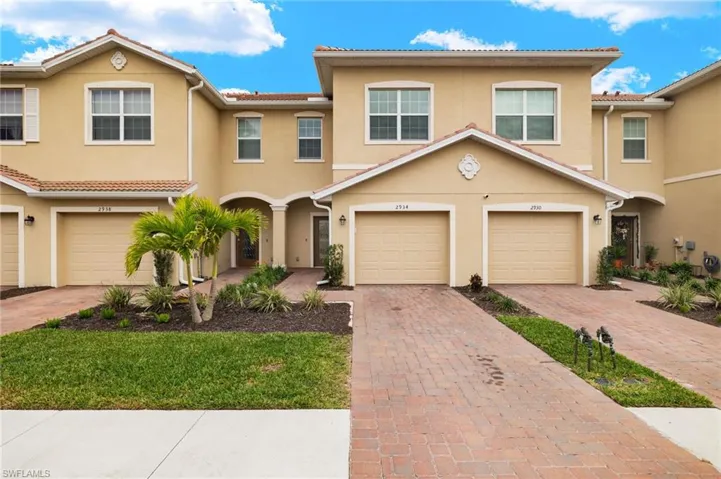 2934 Citrus St, Naples, Florida. Esperanza Bustamante, Listing Agent.
