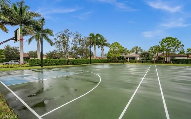 2934 Citrus St, Naples, Florida. Esperanza Bustamante, Listing Agent.