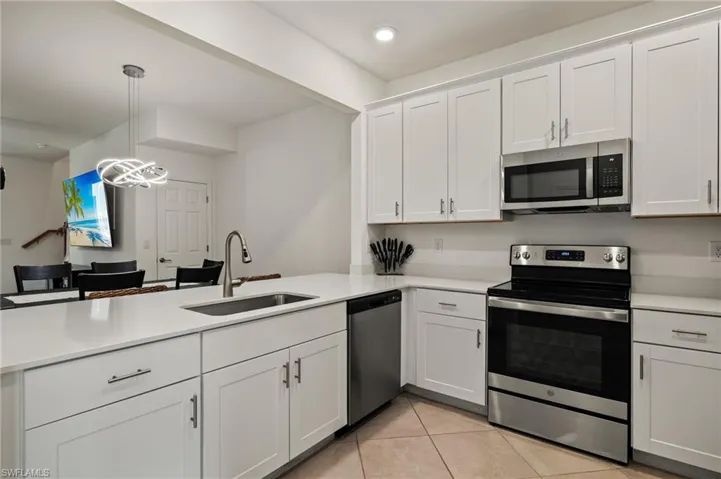 2934 Citrus St, Naples, Florida. Esperanza Bustamante, Listing Agent.