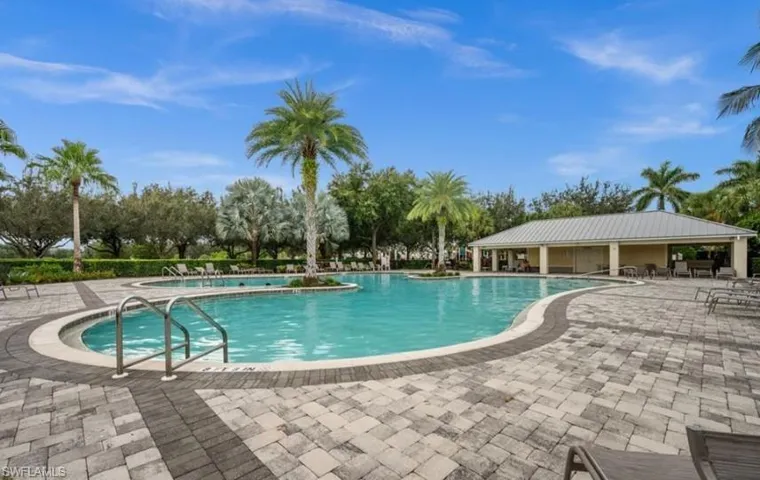 2934 Citrus St, Naples, Florida. Esperanza Bustamante, Listing Agent.