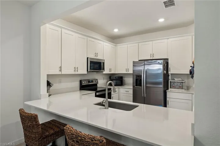 2934 Citrus St, Naples, Florida. Esperanza Bustamante, Listing Agent.