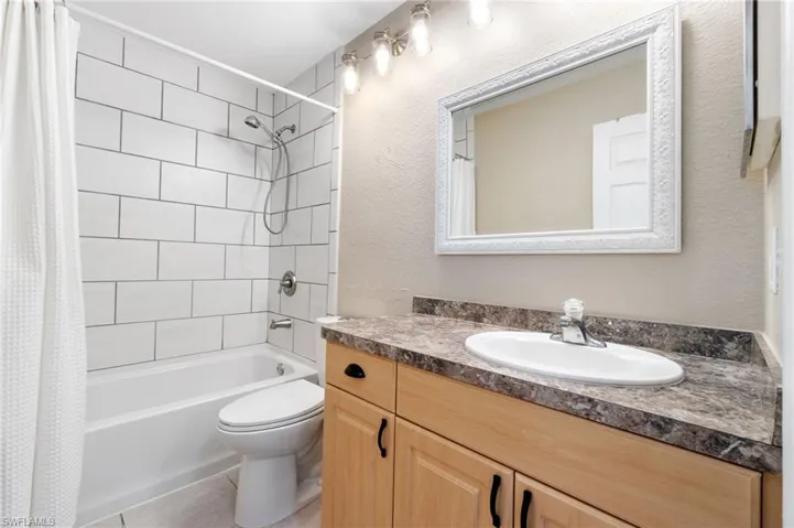 2424  43rd NE AVE, Naples, FL 34120