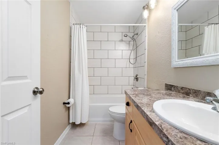2424  43rd NE AVE, Naples, FL 34120