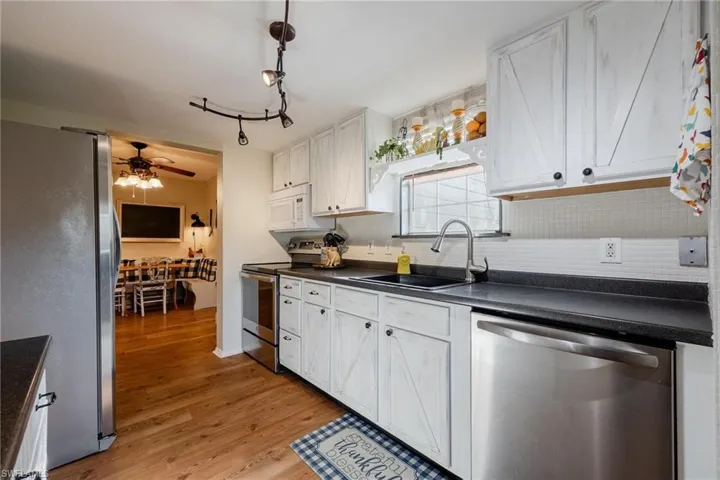 Country Kitchen. Stainless appliances, Closet Pantry and extra storage via the Butler's pantry to the side.