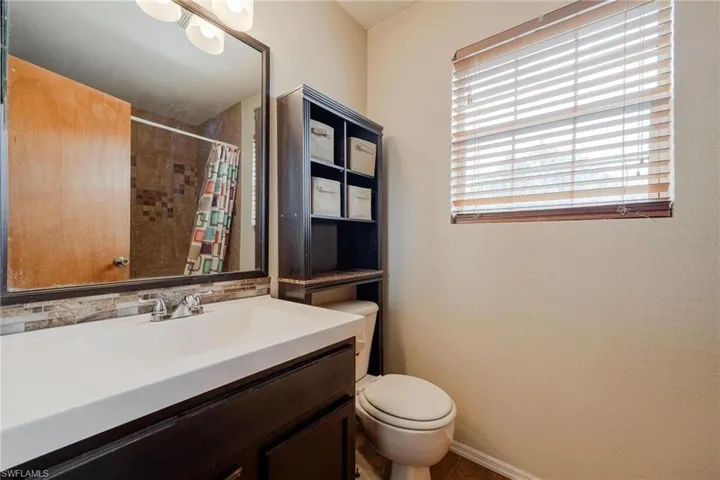 Upstairs Full Guest Bath with Large Garden style tub.