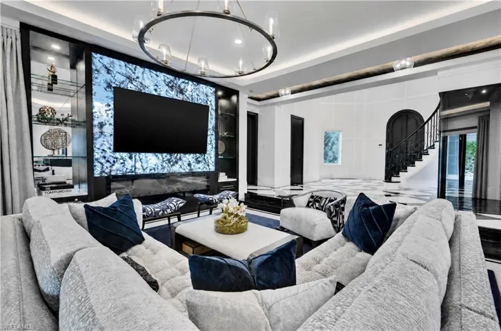 540 Ridge Dr, Naples, Florida 34109