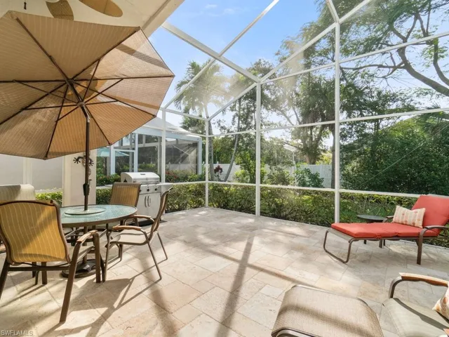 284  Glen Eagle  CIR, Naples, FL 34104
