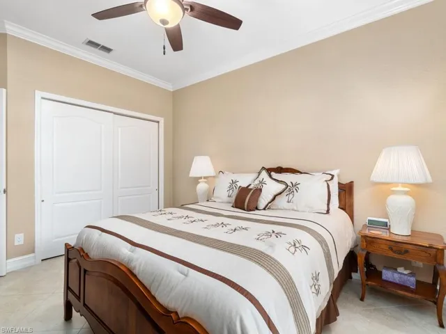 284  Glen Eagle  CIR, Naples, FL 34104