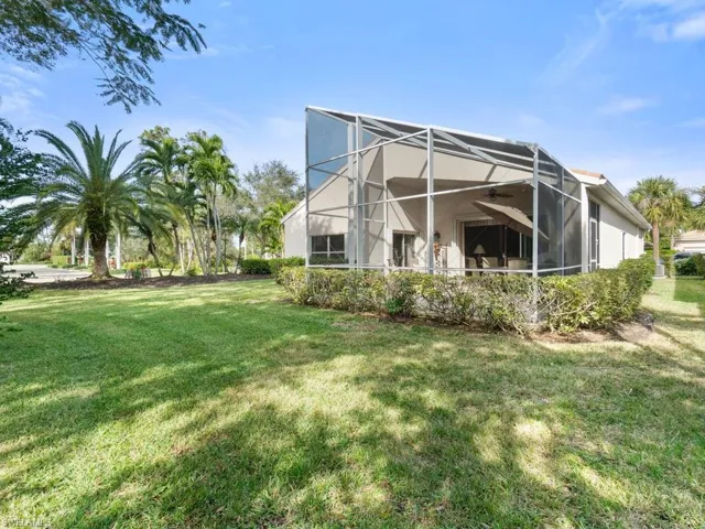 284  Glen Eagle  CIR, Naples, FL 34104