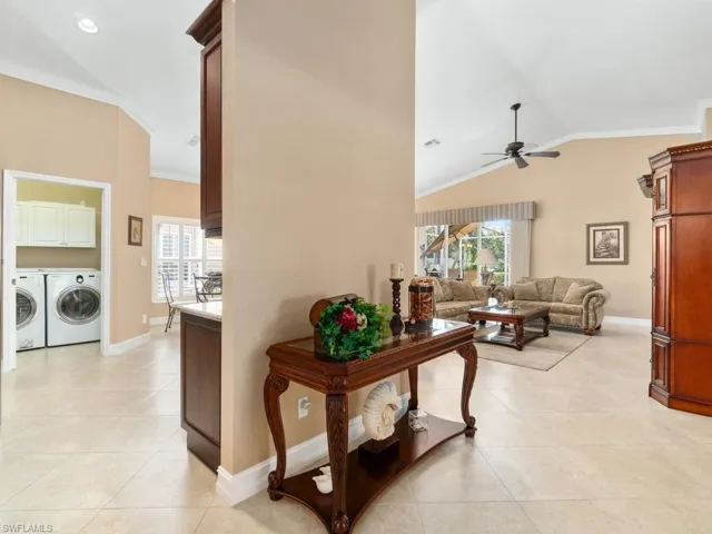 284  Glen Eagle  CIR, Naples, FL 34104