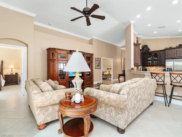 284  Glen Eagle  CIR, Naples, FL 34104
