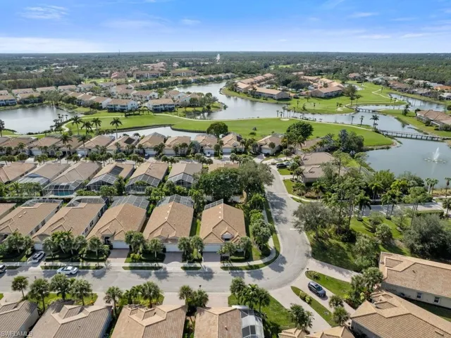 284  Glen Eagle  CIR, Naples, FL 34104