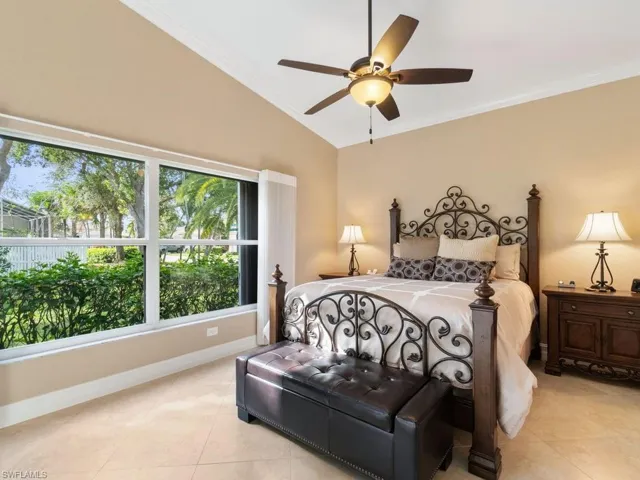 284  Glen Eagle  CIR, Naples, FL 34104