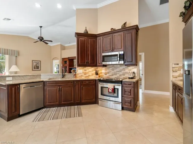 284  Glen Eagle  CIR, Naples, FL 34104