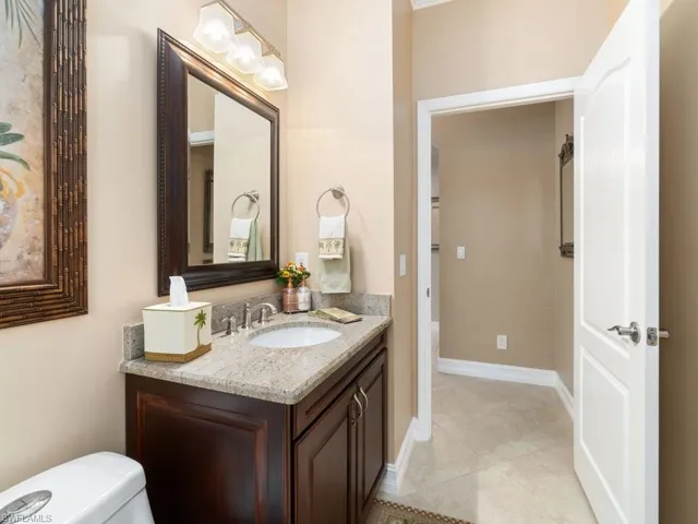 284  Glen Eagle  CIR, Naples, FL 34104