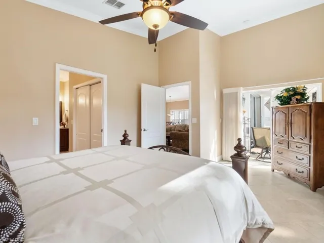 284  Glen Eagle  CIR, Naples, FL 34104