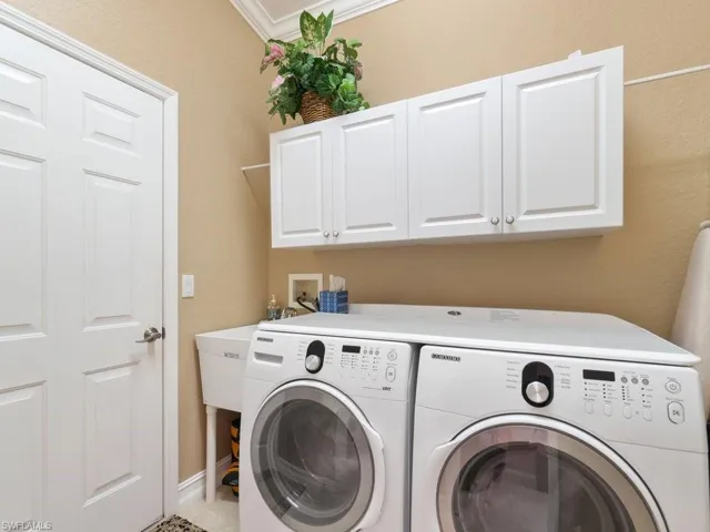 284  Glen Eagle  CIR, Naples, FL 34104