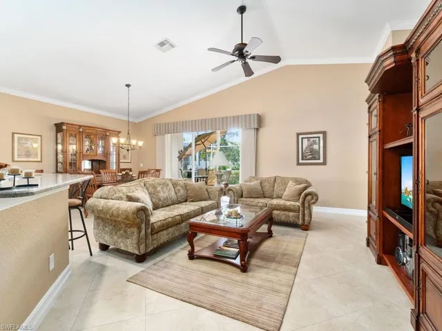 284  Glen Eagle  CIR, Naples, FL 34104