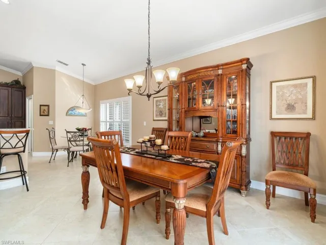 284  Glen Eagle  CIR, Naples, FL 34104