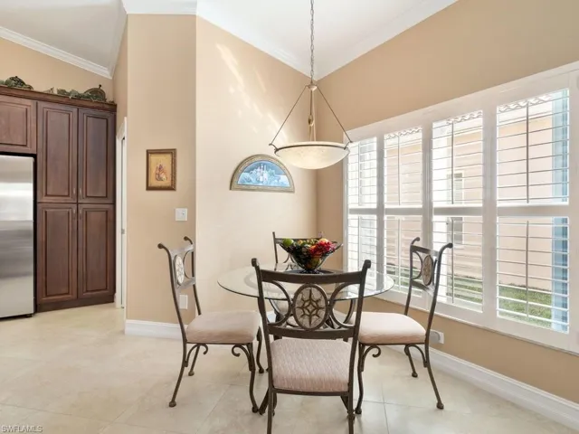 284  Glen Eagle  CIR, Naples, FL 34104