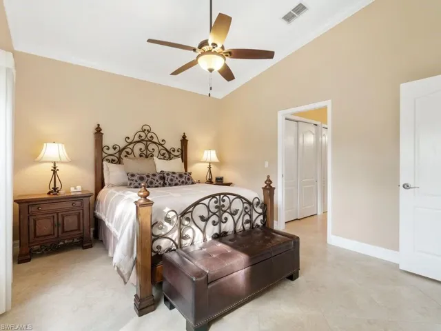 284  Glen Eagle  CIR, Naples, FL 34104