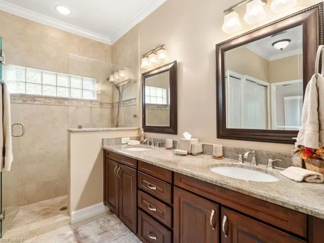 284  Glen Eagle  CIR, Naples, FL 34104
