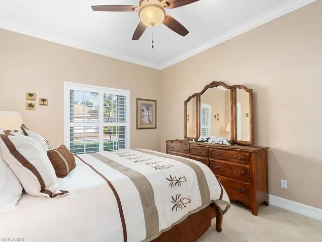 284  Glen Eagle  CIR, Naples, FL 34104