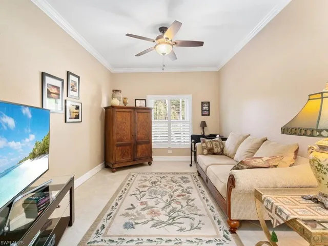 284  Glen Eagle  CIR, Naples, FL 34104
