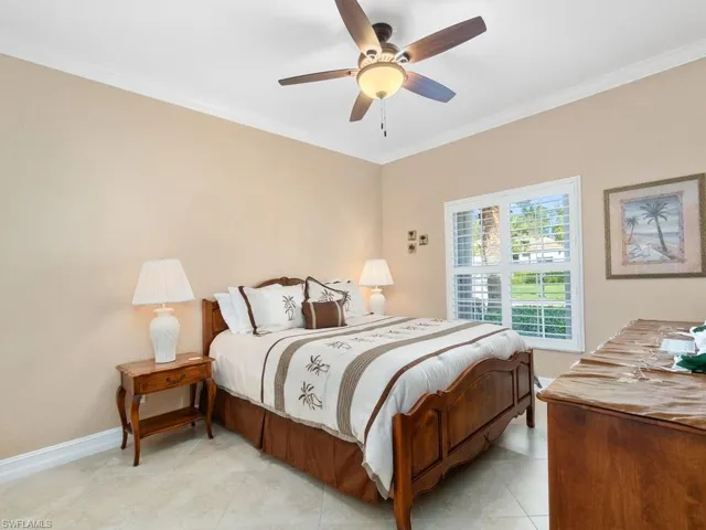 284  Glen Eagle  CIR, Naples, FL 34104
