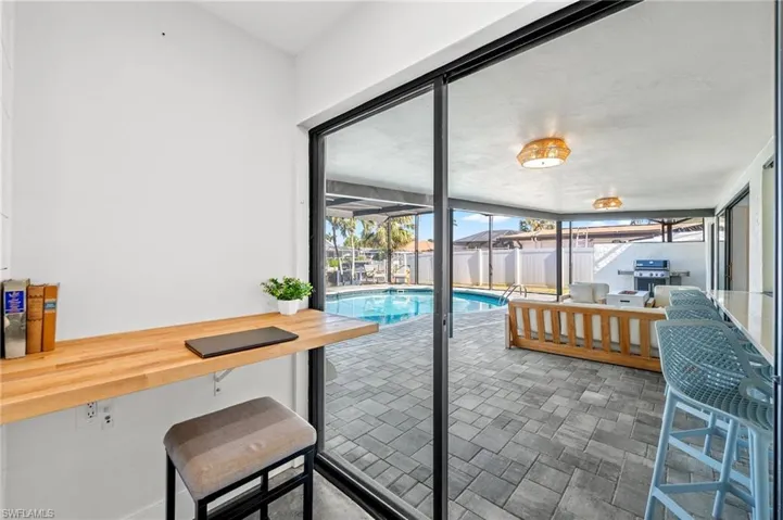 Office Space in Flex Room Poolside