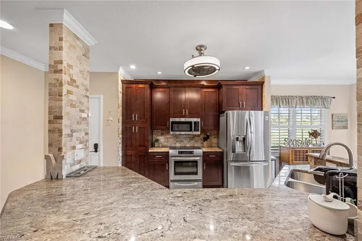 7000  Pinnacle  LN, Naples, FL 34110