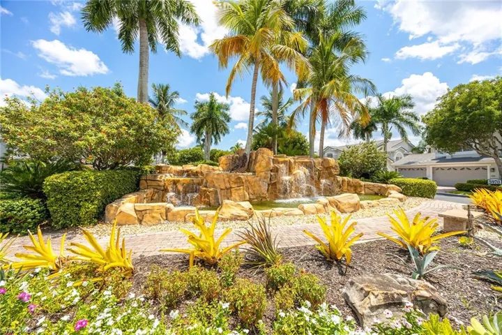 7000  Pinnacle  LN, Naples, FL 34110
