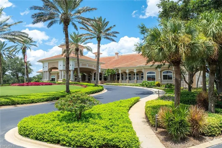 7000  Pinnacle  LN, Naples, FL 34110