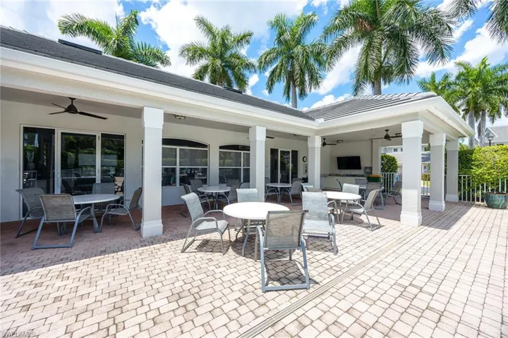 7000  Pinnacle  LN, Naples, FL 34110