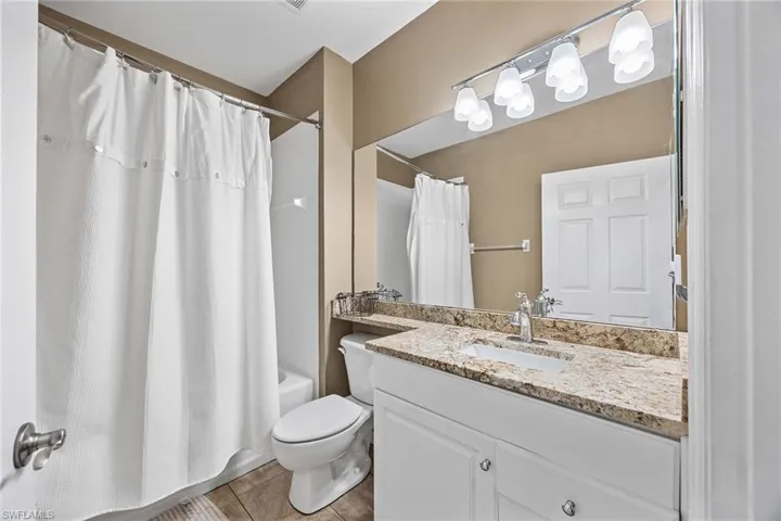 7000  Pinnacle  LN, Naples, FL 34110