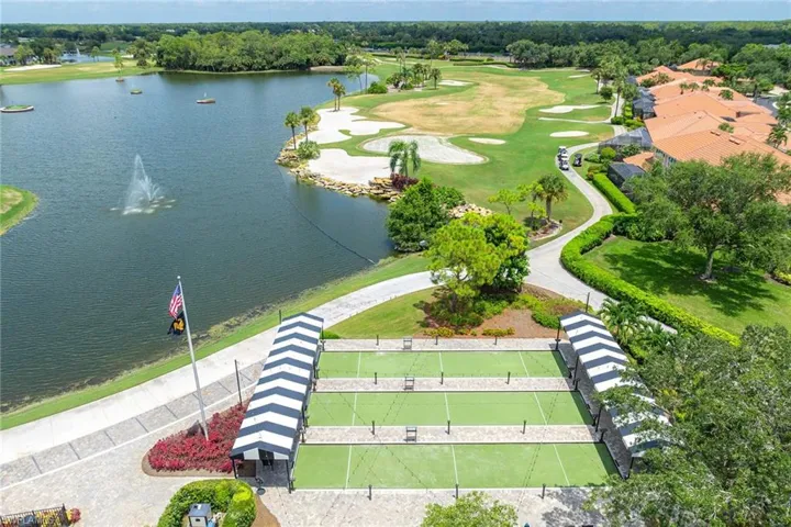 7000  Pinnacle  LN, Naples, FL 34110