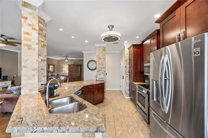 7000  Pinnacle  LN, Naples, FL 34110