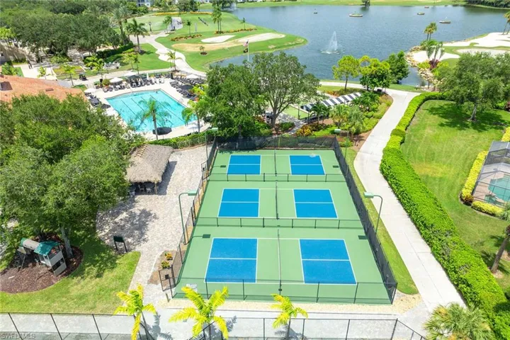 7000  Pinnacle  LN, Naples, FL 34110