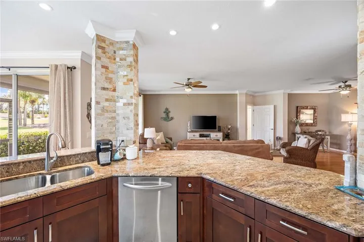 7000  Pinnacle  LN, Naples, FL 34110